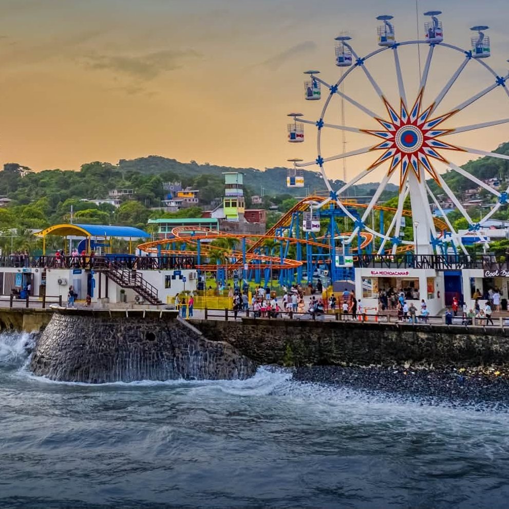 The pier and ferris wheel at Sunset Park